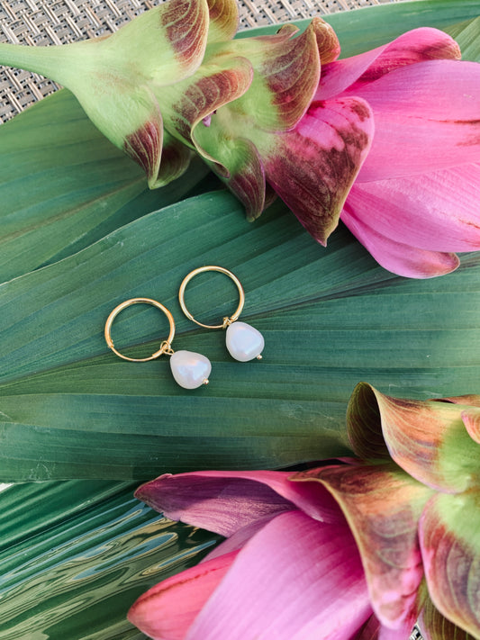 Creolen Ohrringe "Ocean Pearl" mit hängenden Perlen