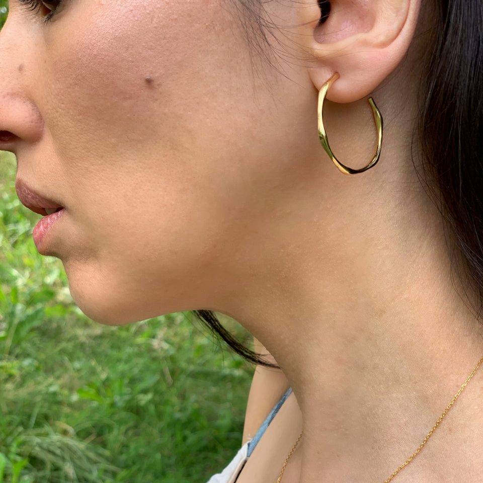 Stilvolle Creolen-Ohrringe aus Sterling Silber mit 18 Karat Goldüberzug - Moderner Klassiker
